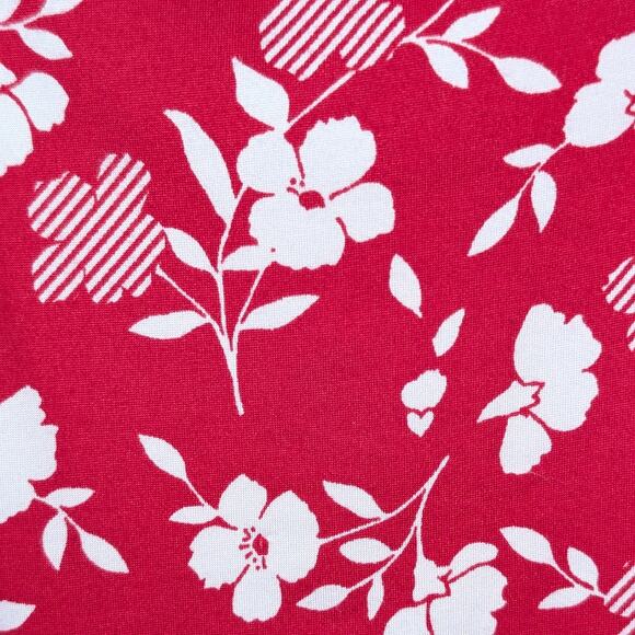 Socialite Curve Short Petal Sleeve Top in Bright Red and White Floral Print 2x - Picture 6 of 7